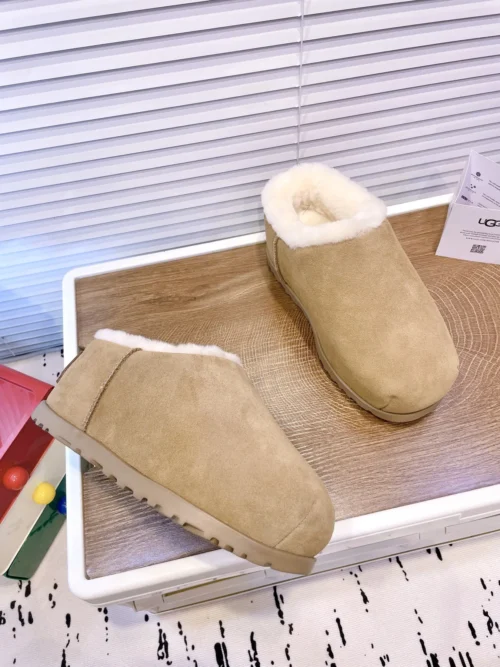 UGG Slides