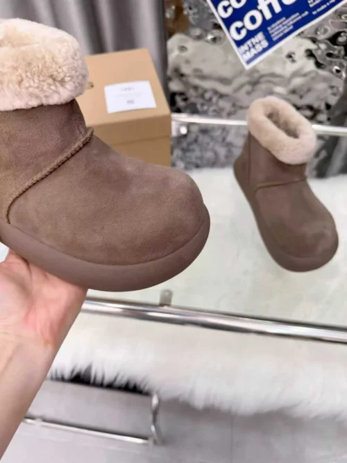 UGG Snow Boots Style 0091