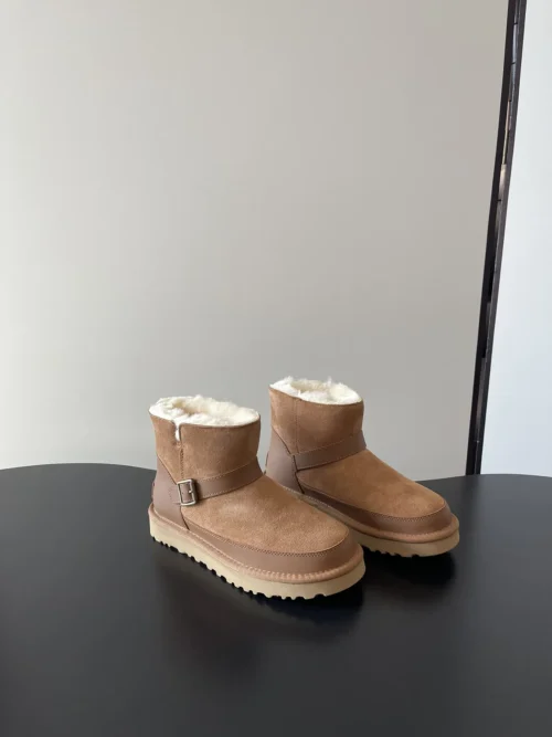UGG Lambskin Snow Boots Style 0095