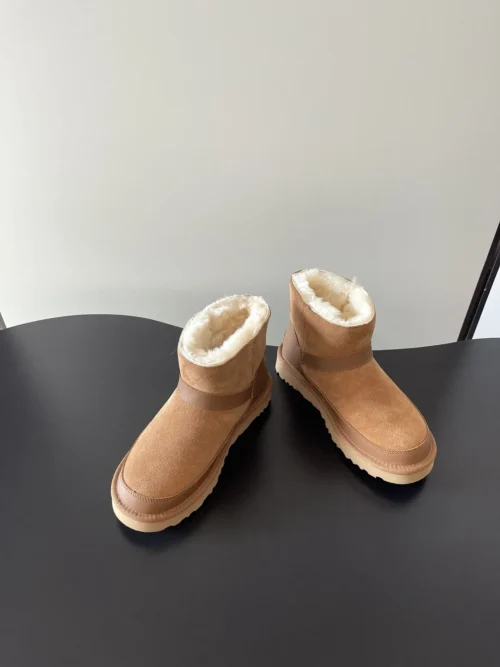 UGG Lambskin Snow Boots Style 0095