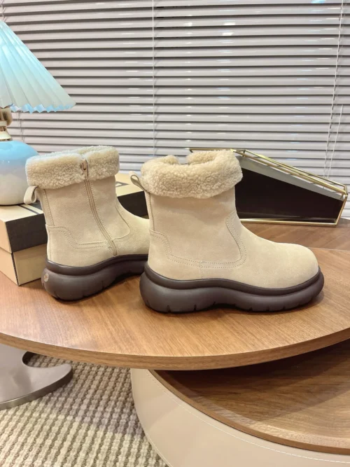 UGG Snow Boots Style 0097