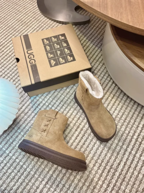 UGG Lambskin Snow Boots Style 0099