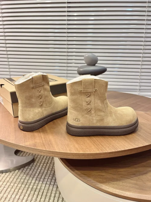 UGG Lambskin Snow Boots Style 0099