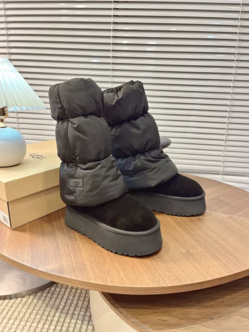 UGG Shearling Snow Boots Style 0103