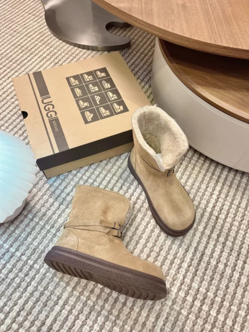 UGG Leather Snow Boots Style 0105