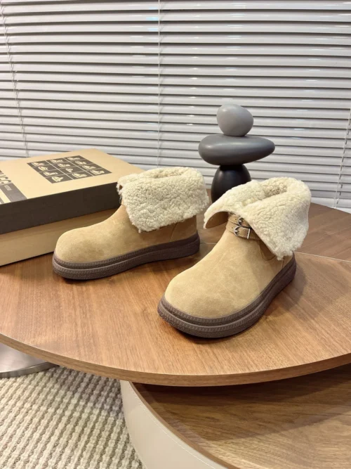 UGG Leather Snow Boots Style 0105