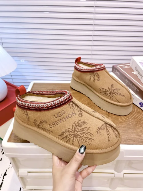 UGG Snow Boots Style 0109