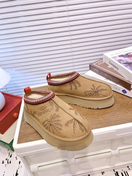UGG Snow Boots Style 0109