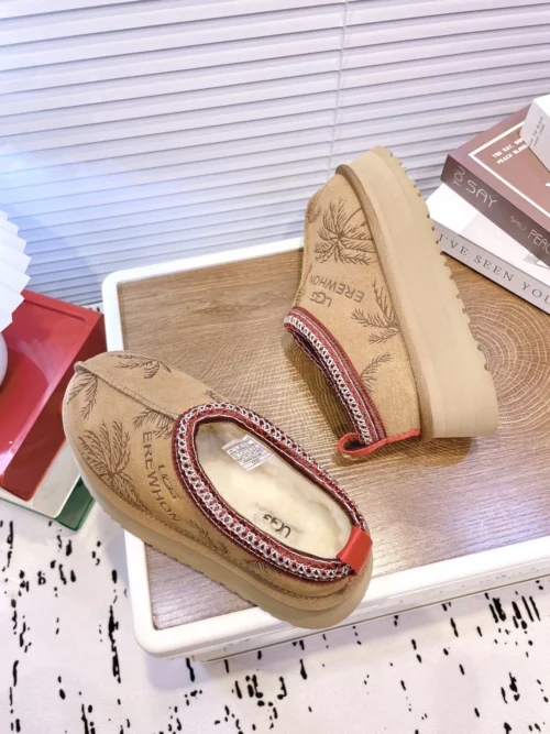 UGG Snow Boots Style 0109