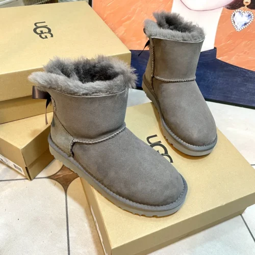 UGG Shearling Snow Boots Style 0111