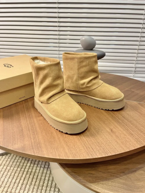 UGG Leather Snow Boots Style 0121