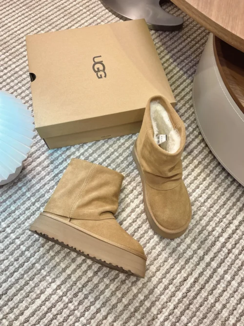 UGG Leather Snow Boots Style 0121