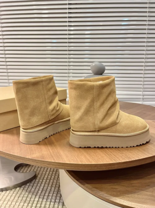 UGG Leather Snow Boots Style 0121
