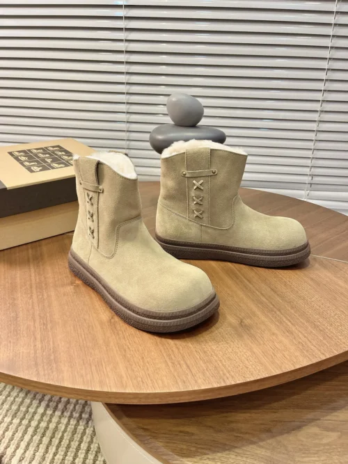 UGG Lambskin Snow Boots Style 0125