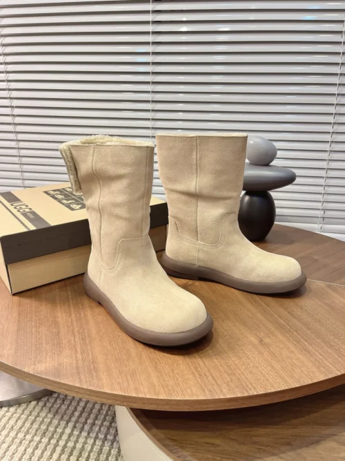 UGG Leather Snow Boots Style 0129