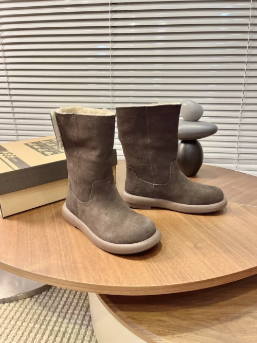 UGG Leather Snow Boots Style 0131