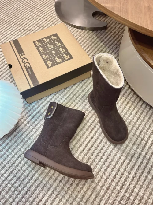 UGG Leather Snow Boots Style 0131