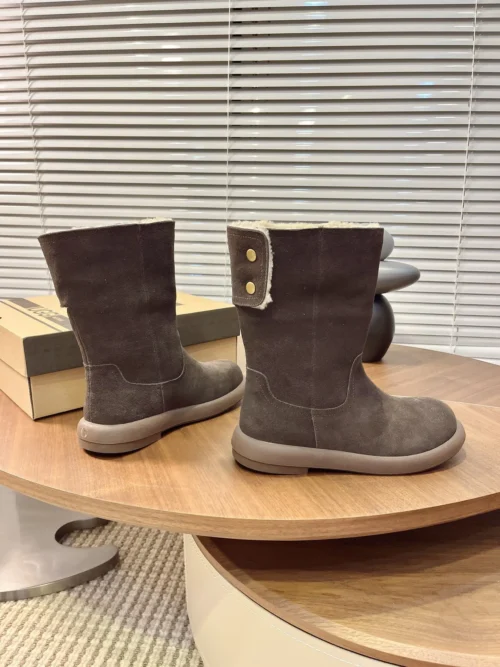 UGG Leather Snow Boots Style 0131
