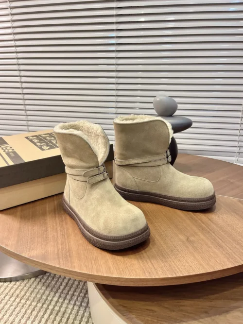 UGG Leather Snow Boots Style 0133