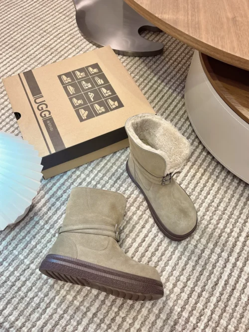 UGG Leather Snow Boots Style 0133