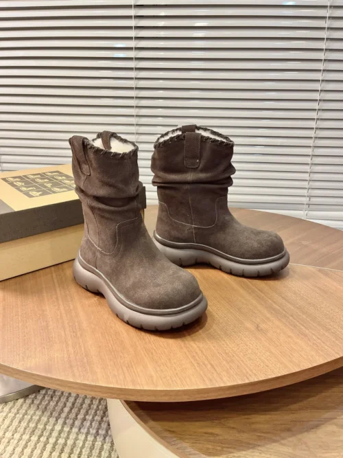 UGG Leather Snow Boots Style 0135