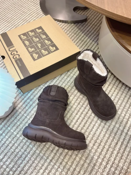 UGG Leather Snow Boots Style 0135