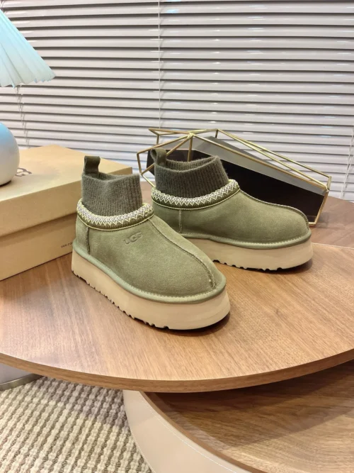 UGG Shearling Snow Boots Style 0141