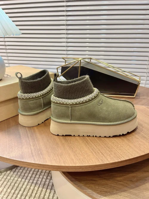 UGG Shearling Snow Boots Style 0141