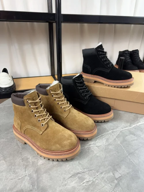 UGG Leather Snow Boots Style 0149