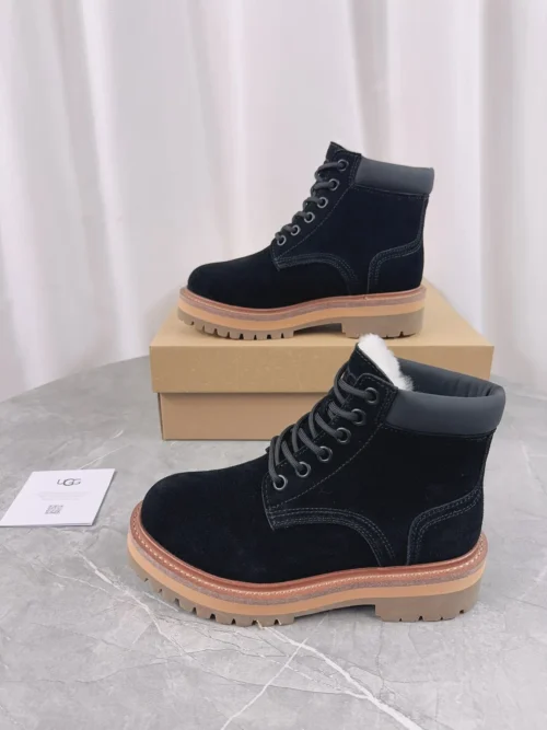 UGG Leather Snow Boots Style 0149