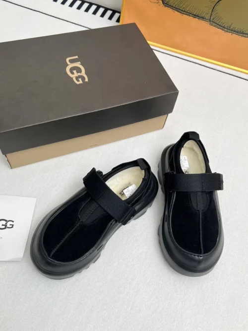 UGG Sneakers Style 0213