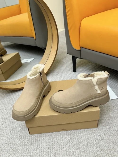 UGG Boots Style 0221