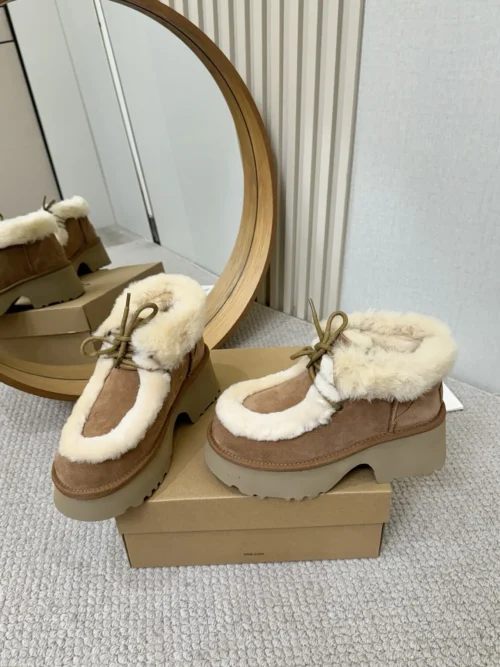 UGG Lambskin Snow Boots Style 0223