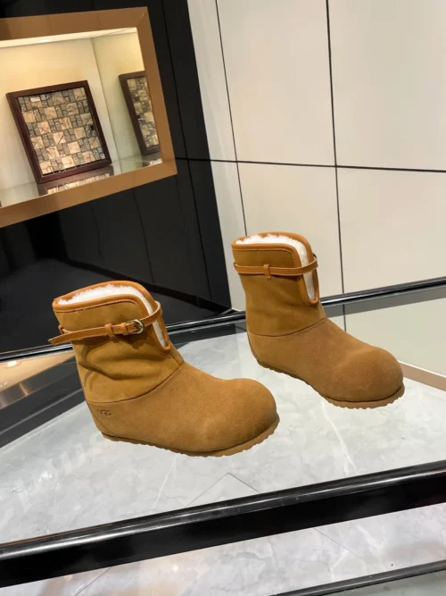 UGG Boots Style 0243