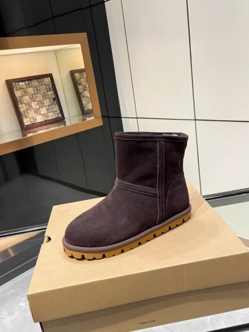 UGG Rubber Snow Boots Style 0253