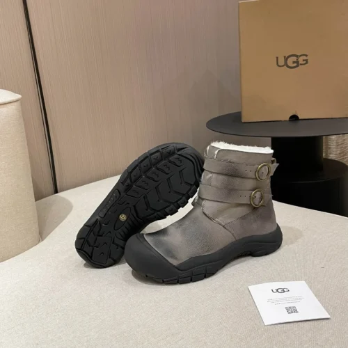UGG Leather Snow Boots Style 0271