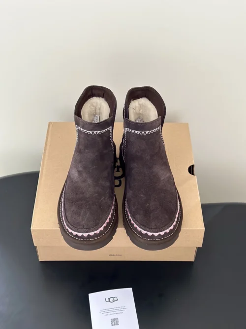 UGG Lambskin Snow Boots Style 0319
