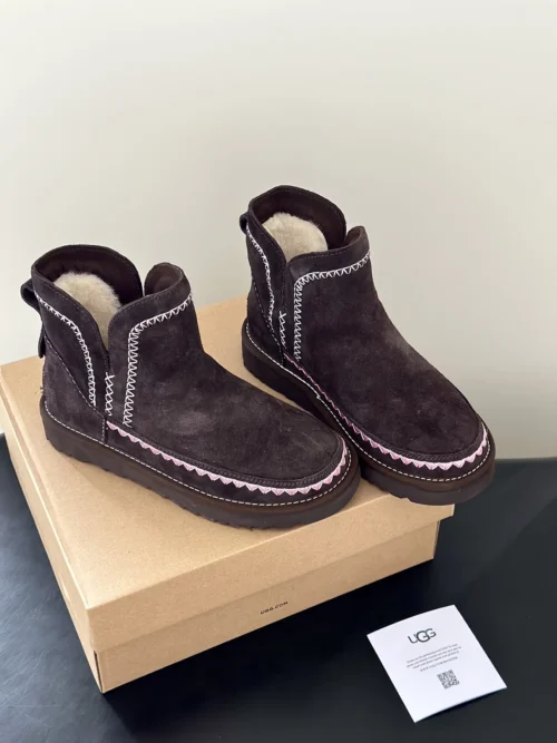 UGG Lambskin Snow Boots Style 0319