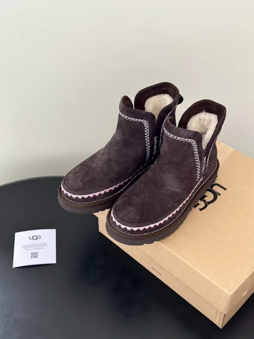 UGG Lambskin Snow Boots Style 0319