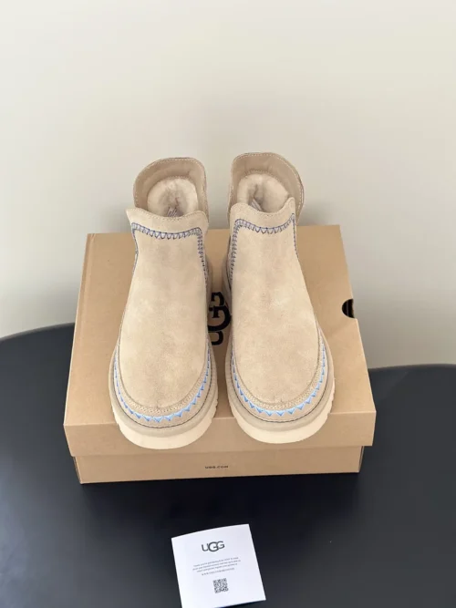 UGG Lambskin Snow Boots Style 0321