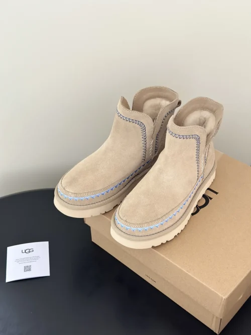 UGG Lambskin Snow Boots Style 0321