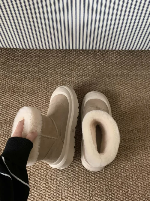 UGG Snow Boots Style 0335