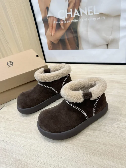 UGG Snow Boots Style 0371