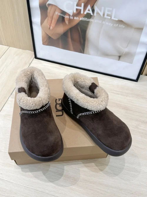 UGG Snow Boots Style 0371