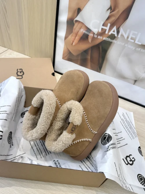UGG Snow Boots Style 0373
