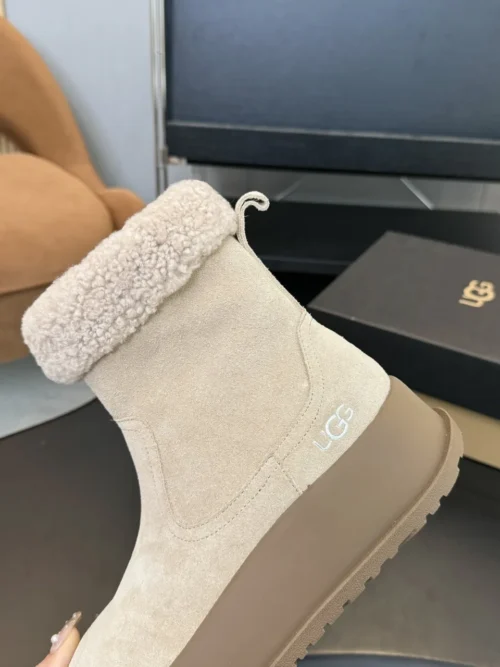 UGG Rubber Snow Boots Style 0379