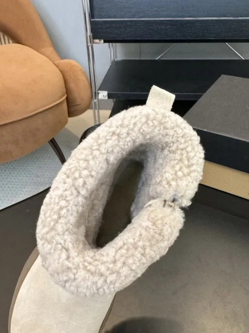 UGG Rubber Snow Boots Style 0379