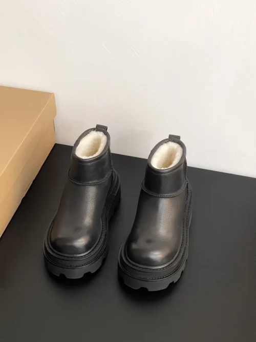 UGG Boots Style 0385