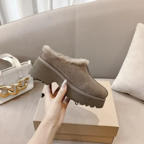 UGG Black Leather Sneakers Style 0395