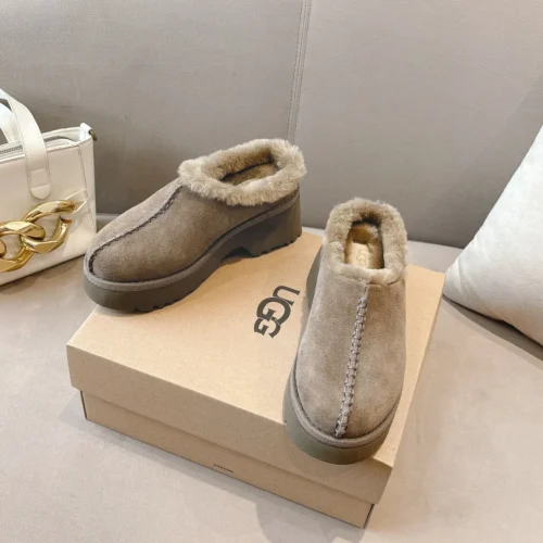 UGG Black Leather Sneakers Style 0395